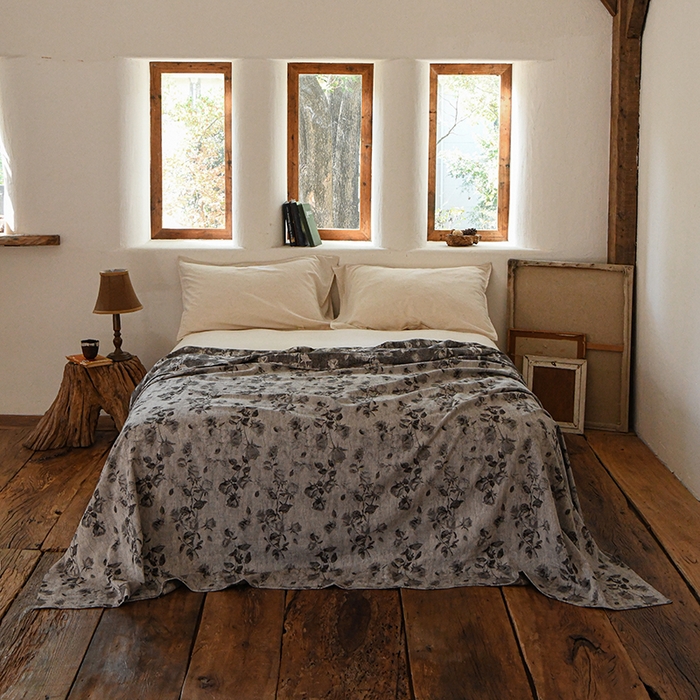 91家纺网 家纺一手货源 找家纺 （总）松色家居 2026新款全棉床盖-墨玫幽境-灰