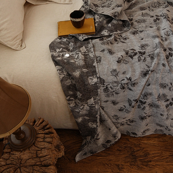 91家纺网 家纺一手货源 找家纺 （总）松色家居 2026新款全棉床盖-墨玫幽境-灰