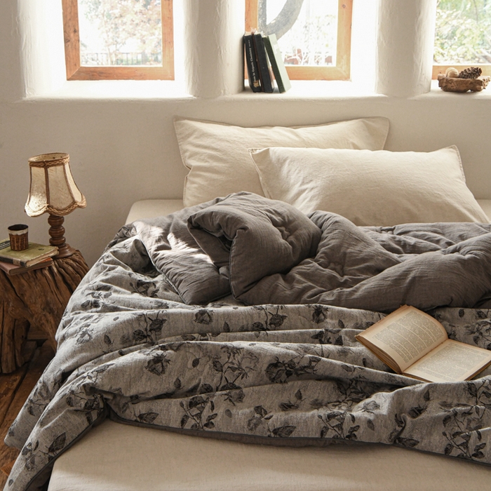 91家纺网 家纺一手货源 找家纺 （总）松色家居 2026新款全棉大豆冬被被子被芯-墨玫幽境-灰