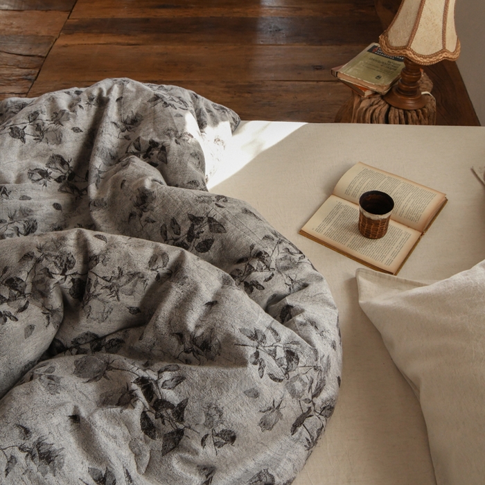 91家纺网 家纺一手货源 找家纺 （总）松色家居 2026新款全棉大豆冬被被子被芯-墨玫幽境-灰