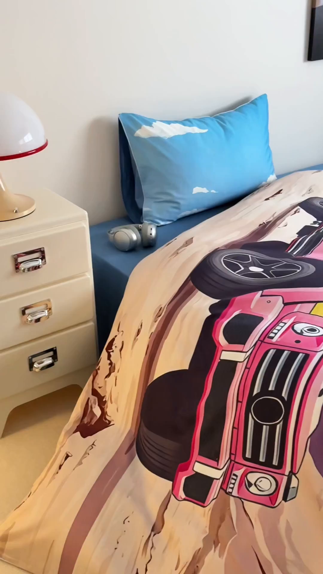 91家纺网 家纺一手货源 找家纺 （总）西西家居 2026新款100支澳棉数码印花独家专版数码汽车系列四件套--穿越沙漠