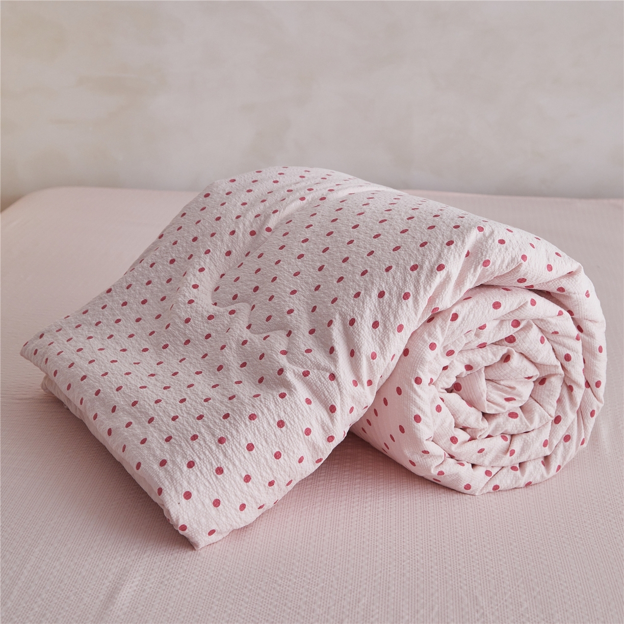 91家纺网 家纺一手货源 找家纺 艺菲阁家纺 2026新款泡芙棉夏被夏凉被空调被 粉雾星点