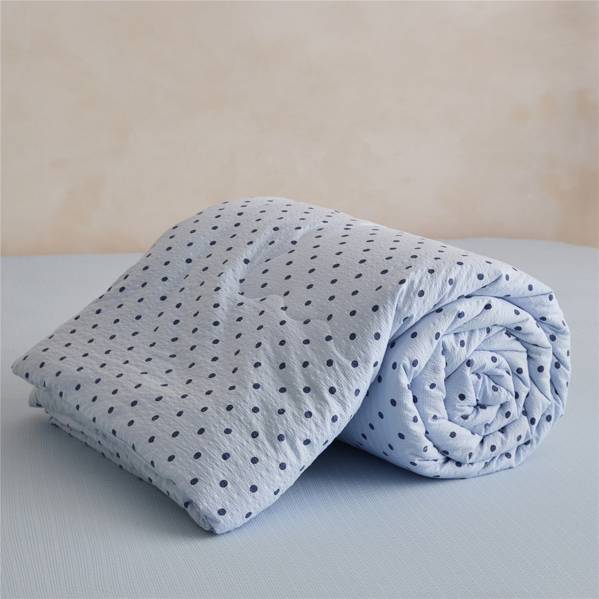 91家纺网 家纺一手货源 找家纺 艺菲阁家纺 2026新款泡芙棉夏被夏凉被空调被 蓝雾星点