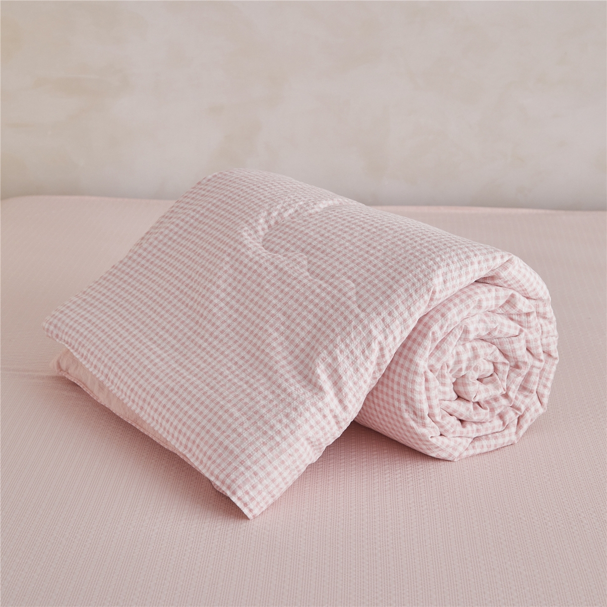 91家纺网 家纺一手货源 找家纺 艺菲阁家纺 2026新款泡芙棉夏被夏凉被空调被 可可粉格