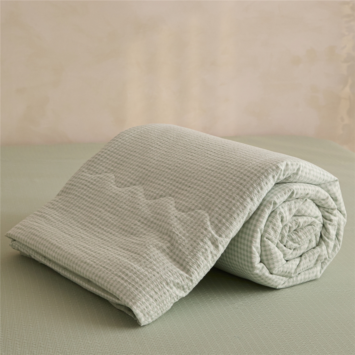 91家纺网 家纺一手货源 找家纺 艺菲阁家纺 2026新款泡芙棉夏被夏凉被空调被 可可绿格