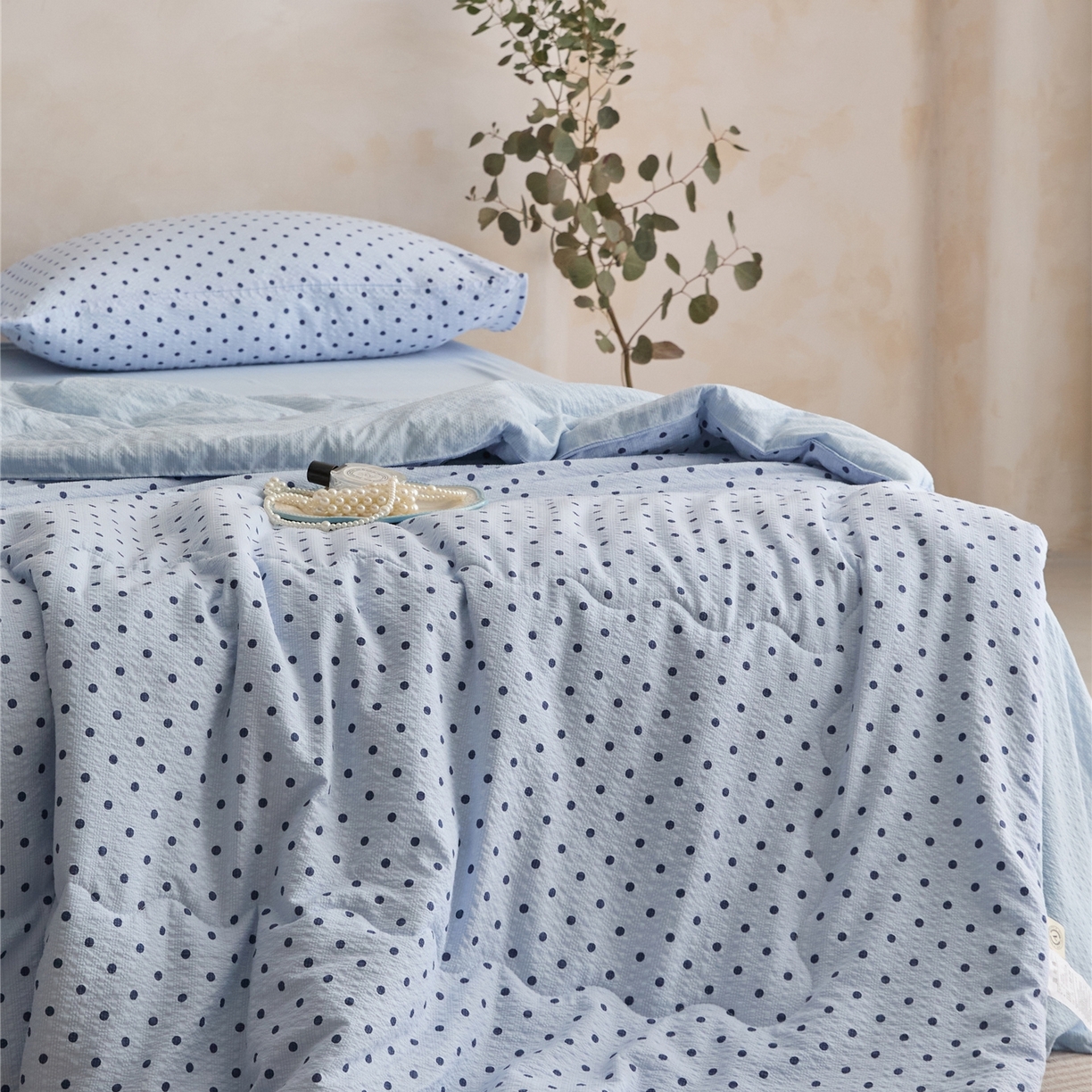 91家纺网 家纺一手货源 找家纺 艺菲阁家纺 2026新款泡芙棉夏被夏凉被空调被 蓝雾星点