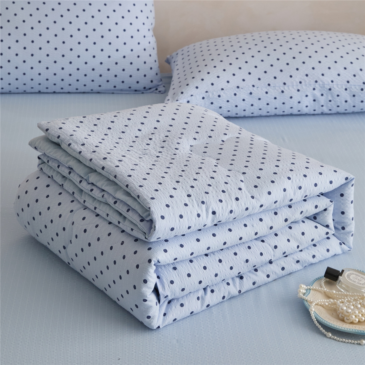 91家纺网 家纺一手货源 找家纺 艺菲阁家纺 2026新款泡芙棉夏被夏凉被空调被 蓝雾星点