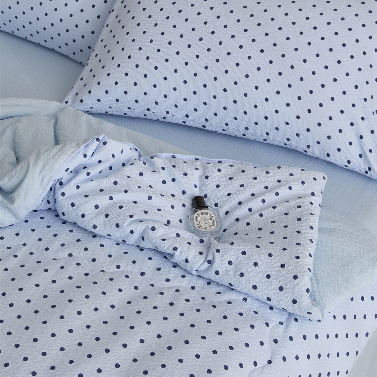 91家纺网 家纺一手货源 找家纺 艺菲阁家纺 2026新款泡芙棉夏被夏凉被空调被 蓝雾星点