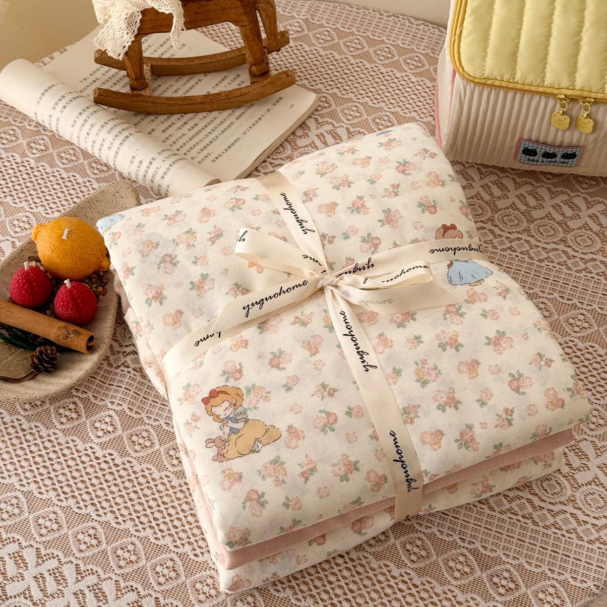 91家纺网 家纺一手货源 找家纺 于果2025新款双层纱花边款夏被 草莓点点