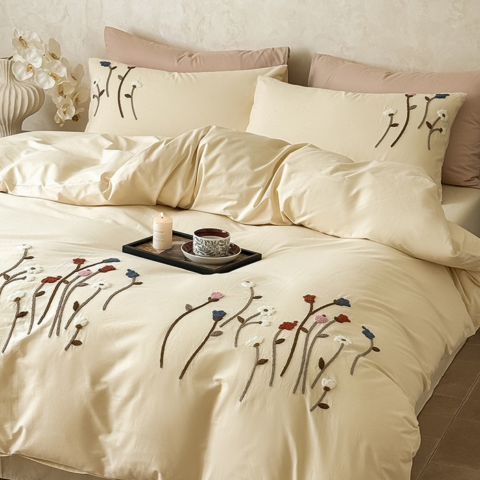 91家纺网 家纺一手货源 找家纺 Mr.pig猪先生水洗棉 2026新款全棉水洗棉毛巾绣四件套（展示价格为控价，实际价格请联系客服 花盏-杏仁白