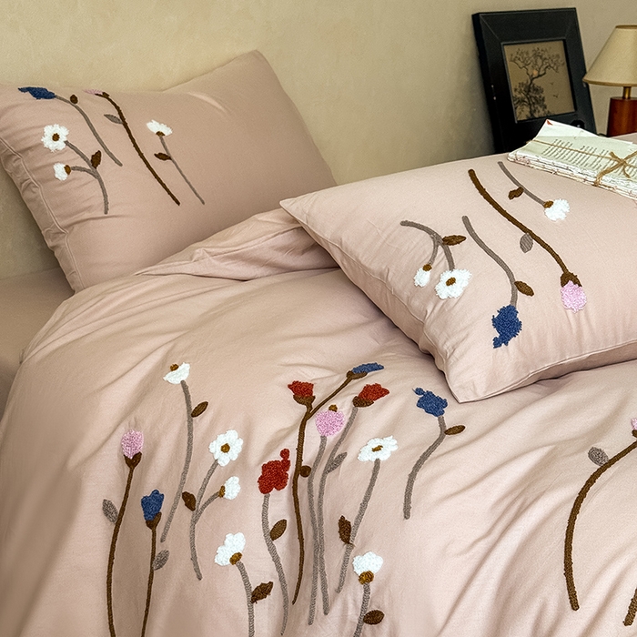 91家纺网 家纺一手货源 找家纺 Mr.pig猪先生水洗棉 2026新款全棉水洗棉毛巾绣四件套（展示价格为控价，实际价格请联系客服 花盏-奶咖