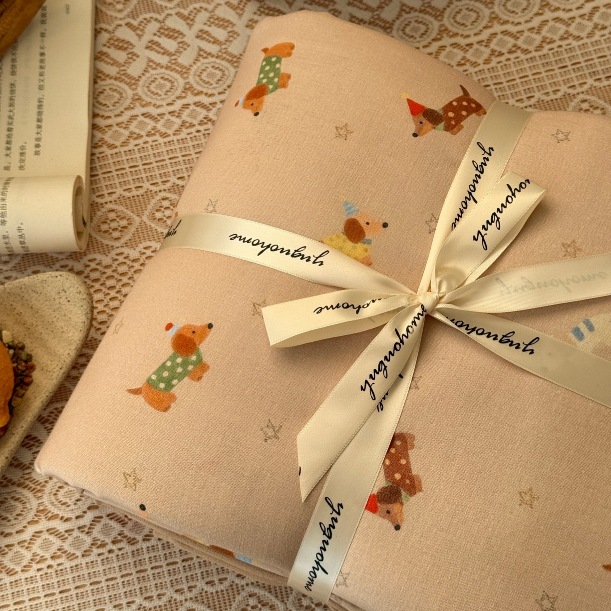 91家纺网 家纺一手货源 找家纺 于果 2026新款全棉纯棉双层纱四件套 腊肠狗咖