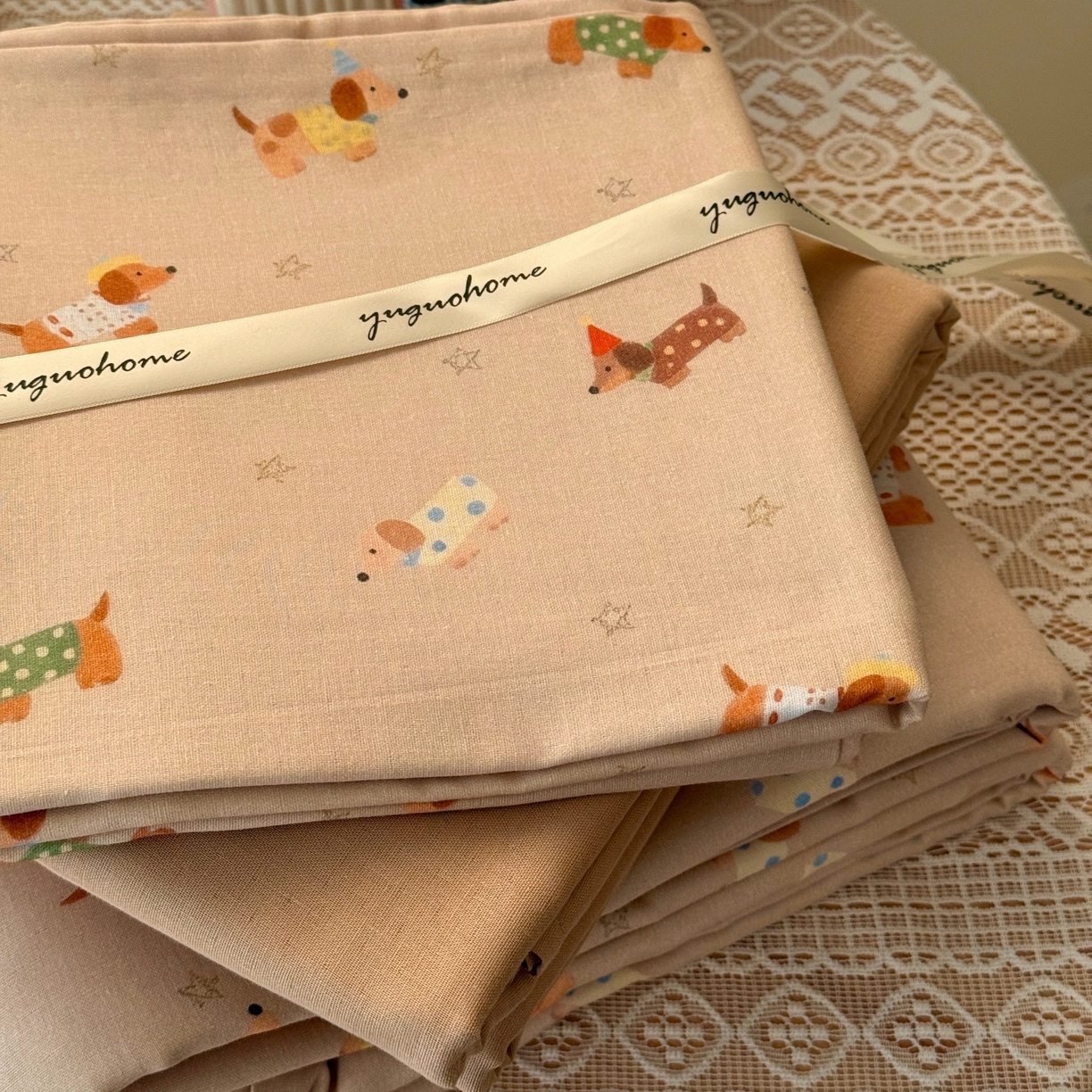 91家纺网 家纺一手货源 找家纺 于果 2026新款全棉纯棉双层纱四件套 腊肠狗咖