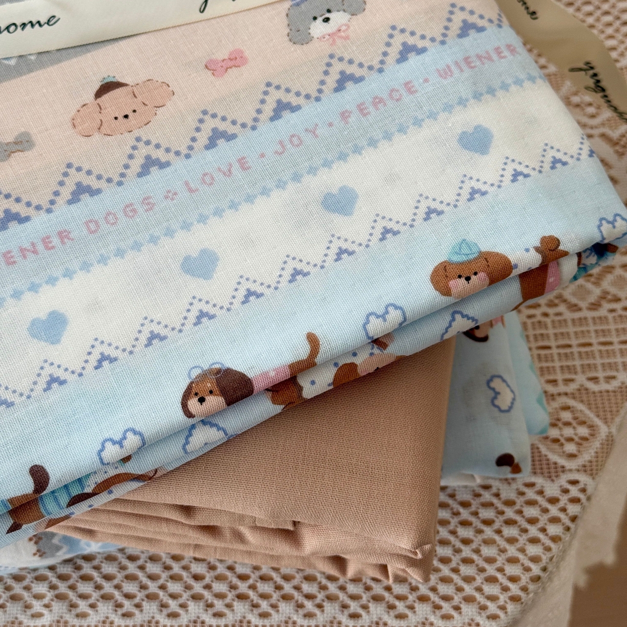 91家纺网 家纺一手货源 找家纺 于果 2026新款全棉纯棉双层纱四件套 雪花小狗