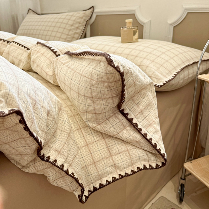 91家纺网 家纺一手货源 找家纺 莱茵家居 2026新款A类全棉色织水洗棉格子贝壳边套件-愫格系列 愫格-栗棕