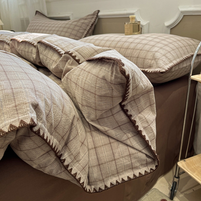 91家纺网 家纺一手货源 找家纺 莱茵家居 2026新款A类全棉色织水洗棉格子贝壳边套件-愫格系列 愫格-琥珀