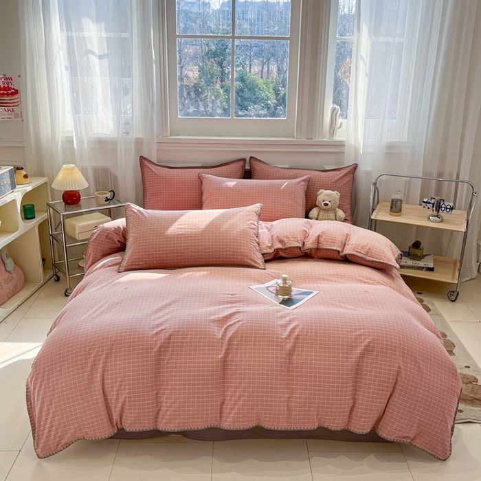 91家纺网 家纺一手货源 找家纺 莱茵家居 2026新款A类全棉色织水洗棉格子贝壳边套件-愫格系列 愫格-灰粉