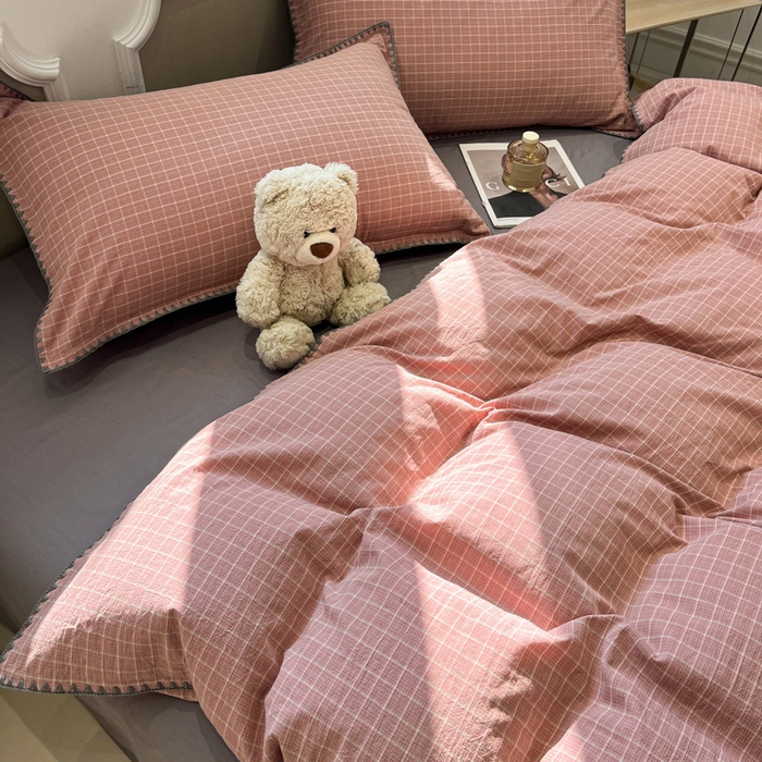 91家纺网 家纺一手货源 找家纺 莱茵家居 2026新款A类全棉色织水洗棉格子贝壳边套件-愫格系列 愫格-灰粉