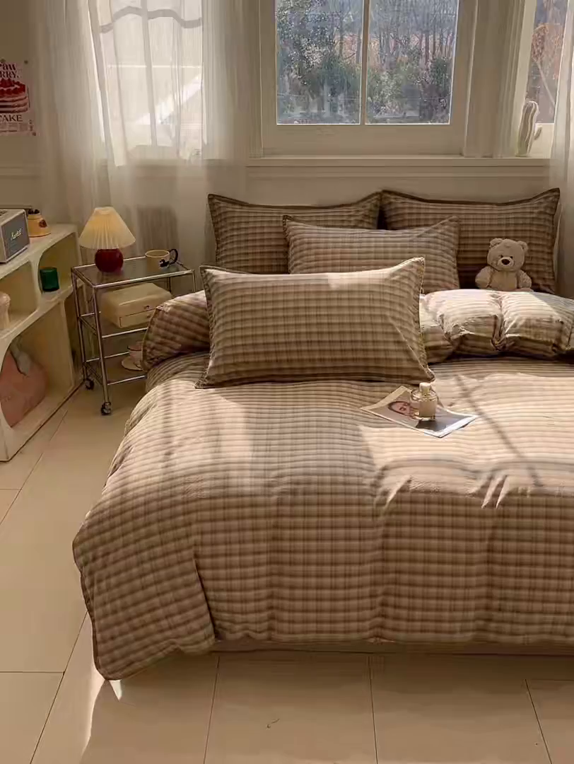 91家纺网 家纺一手货源 找家纺 莱茵家居 2026新款A类全棉色织水洗棉格子贝壳边套件-愫格系列 愫格-茶褐