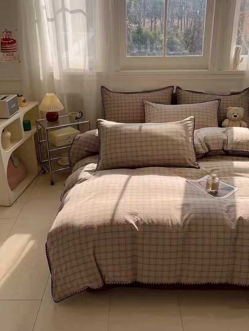 91家纺网 家纺一手货源 找家纺 莱茵家居 2026新款A类全棉色织水洗棉格子贝壳边套件-愫格系列 愫格-琥珀