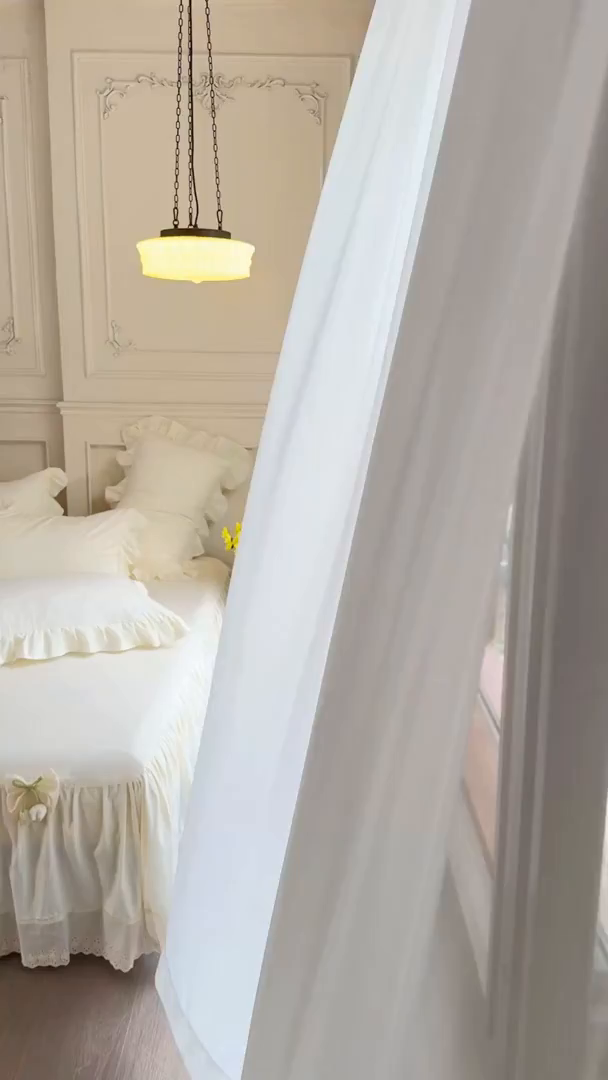 91家纺网 家纺一手货源 找家纺 乐朵家居 2026新款 25-3郁金香 天丝缎蕾丝床裙+可配空调 米白