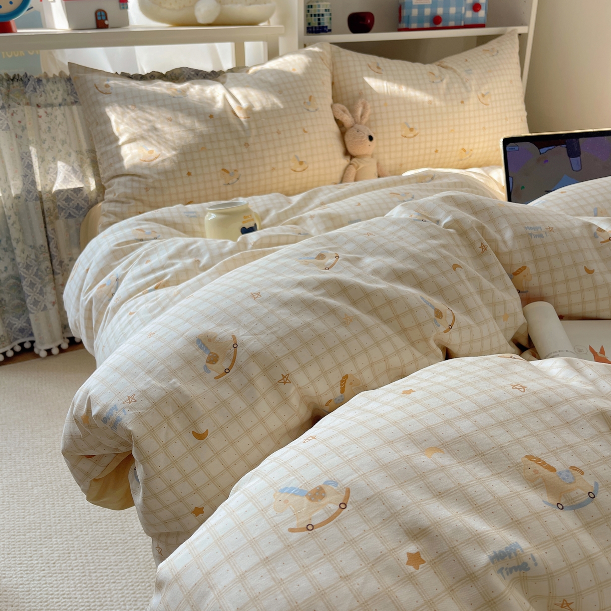 91家纺网 家纺一手货源 找家纺 耀悦家纺 2026新款40支a类全棉纯棉小清新卡通ins风博主风四件套 快乐摇摇马