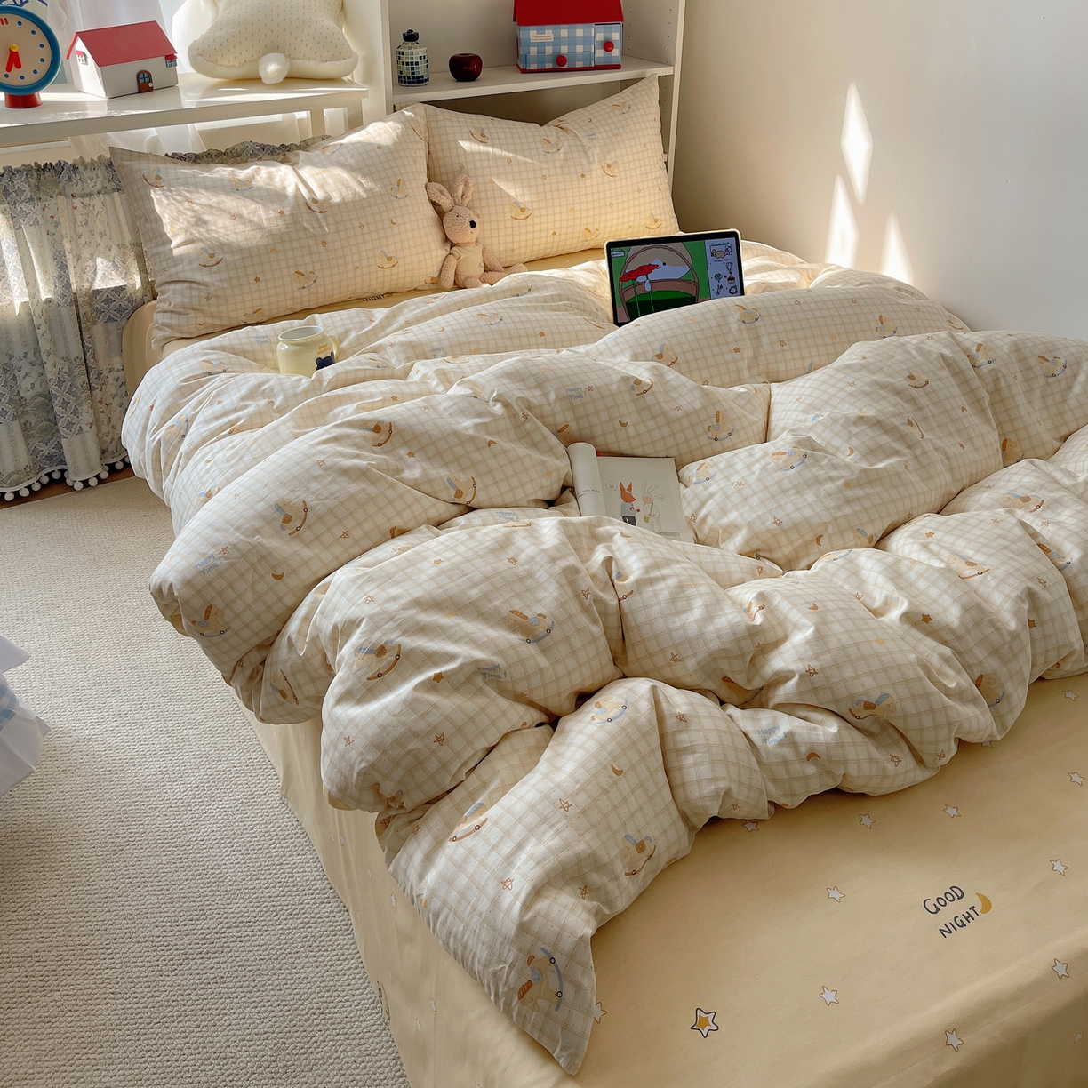 91家纺网 家纺一手货源 找家纺 耀悦家纺 2026新款40支a类全棉纯棉小清新卡通ins风博主风四件套 快乐摇摇马