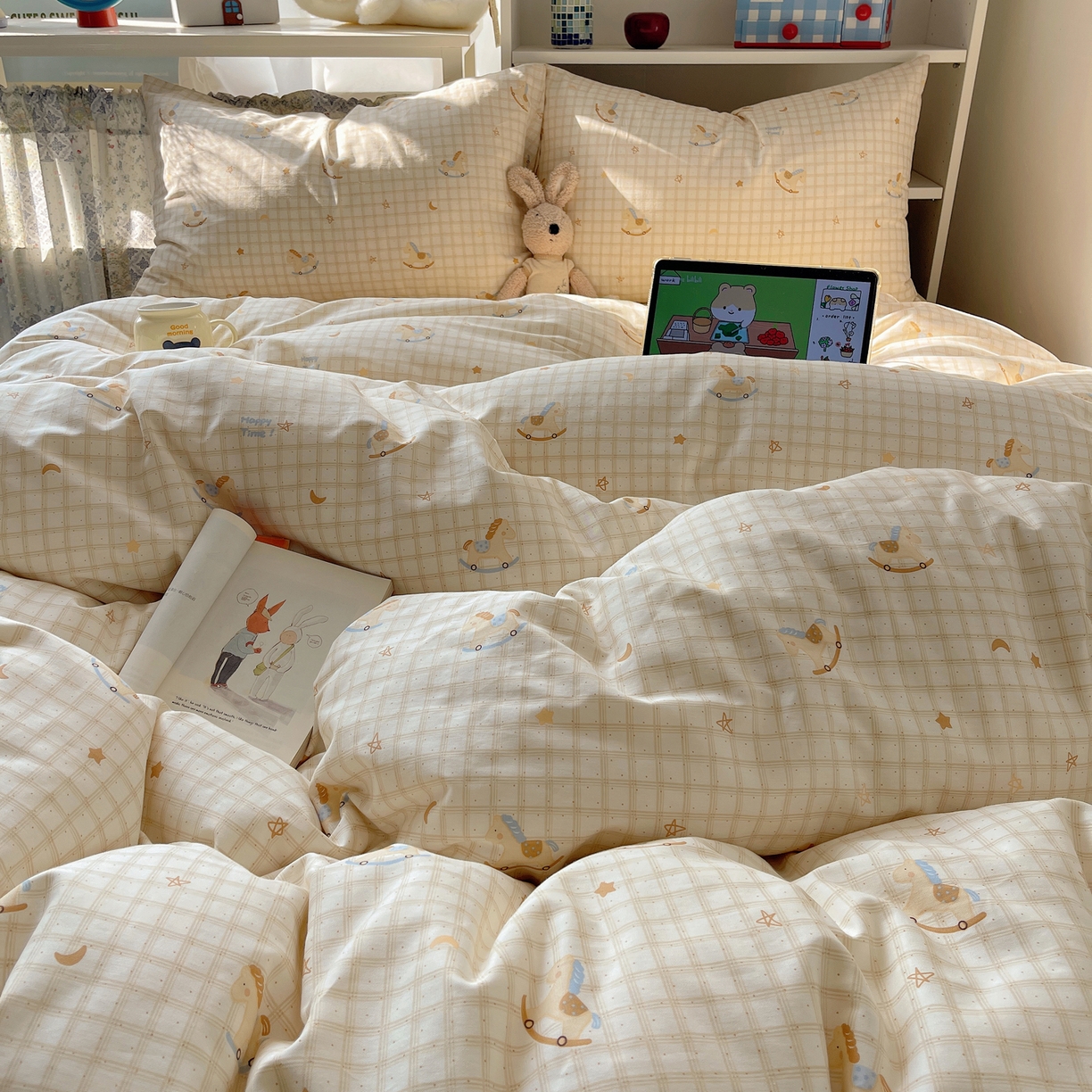 91家纺网 家纺一手货源 找家纺 耀悦家纺 2026新款40支a类全棉纯棉小清新卡通ins风博主风四件套 快乐摇摇马