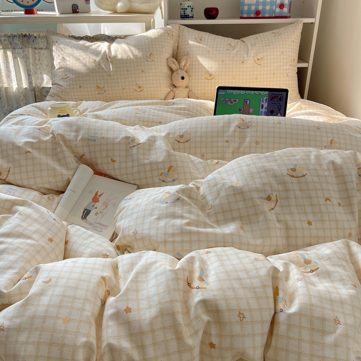 91家纺网 家纺一手货源 找家纺 耀悦家纺 2026新款40支a类全棉纯棉小清新卡通ins风博主风四件套 快乐摇摇马