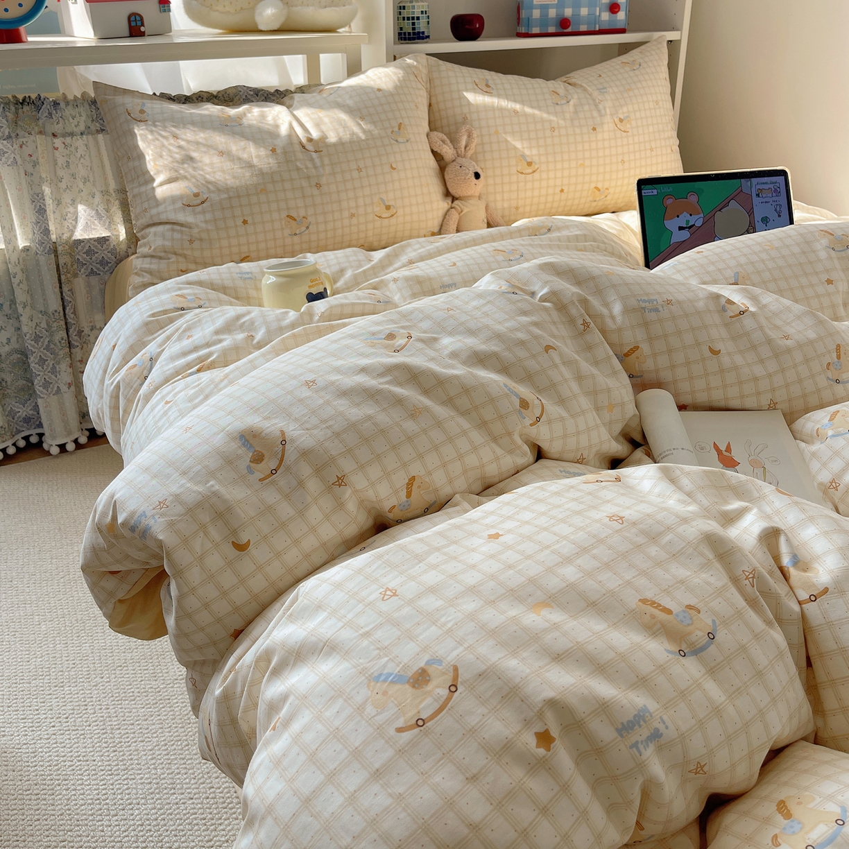 91家纺网 家纺一手货源 找家纺 耀悦家纺 2026新款40支a类全棉纯棉小清新卡通ins风博主风四件套 快乐摇摇马