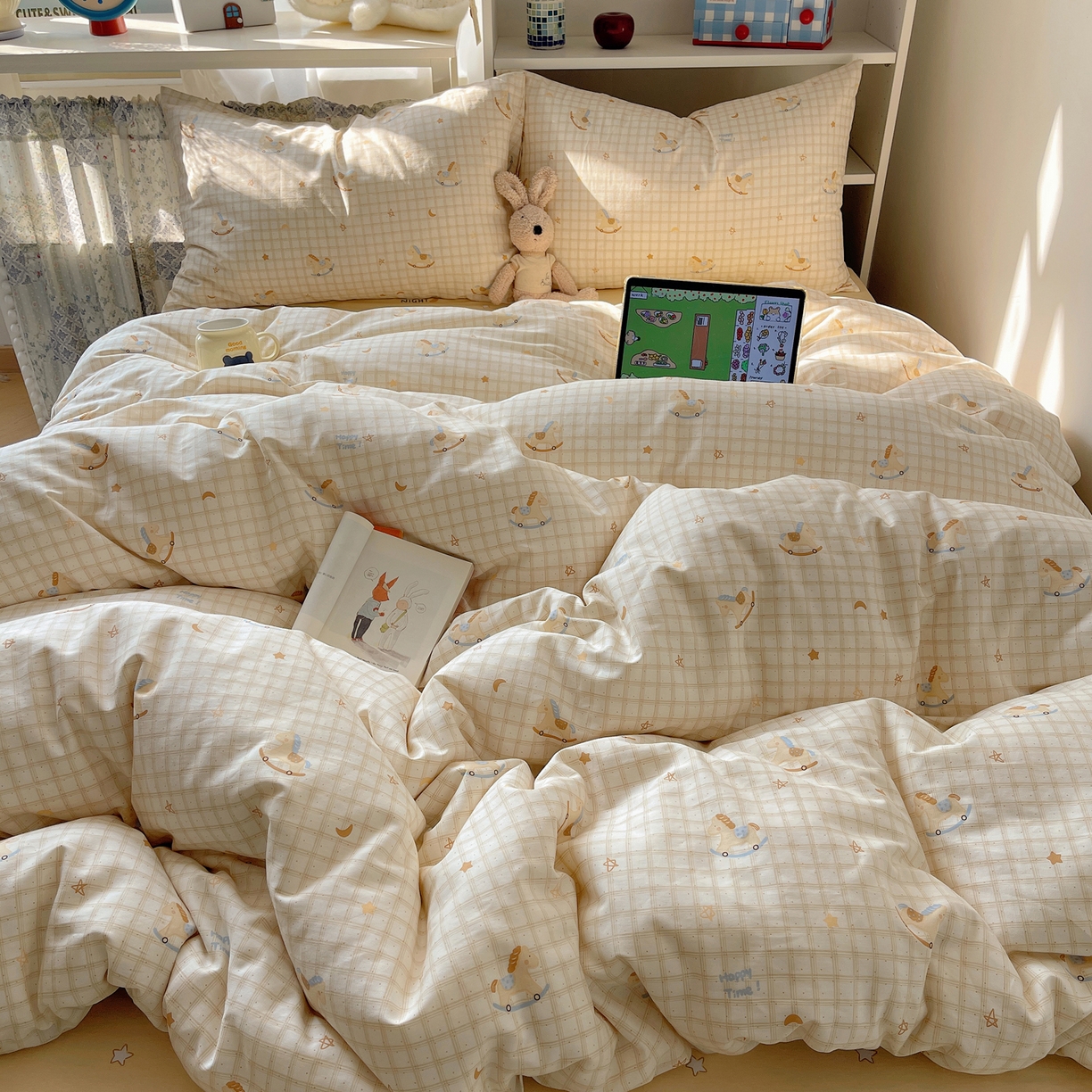 91家纺网 家纺一手货源 找家纺 耀悦家纺 2026新款40支a类全棉纯棉小清新卡通ins风博主风四件套 快乐摇摇马