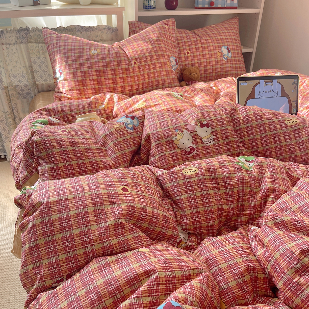 91家纺网 家纺一手货源 找家纺 耀悦家纺 2026新款40支a类全棉纯棉小清新卡通ins风博主风四件套 红格恐龙喵