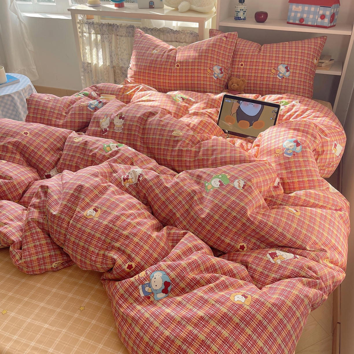 91家纺网 家纺一手货源 找家纺 耀悦家纺 2026新款40支a类全棉纯棉小清新卡通ins风博主风四件套 红格恐龙喵