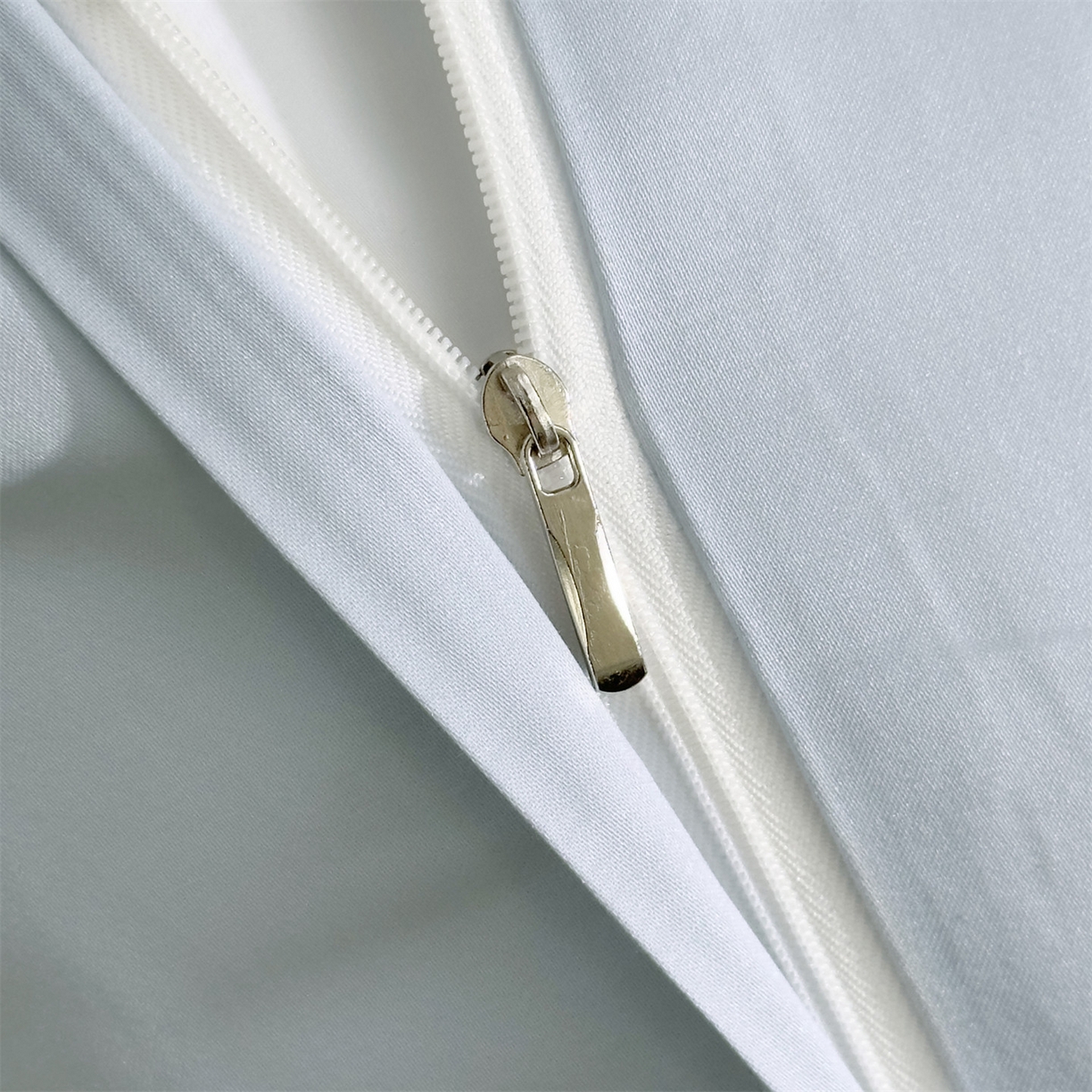 91家纺网 家纺一手货源 找家纺 朵希曼 2026新款天丝棉绣花工艺款四件套-臻雅（券后不低于349元 ） 臻雅--海天蓝