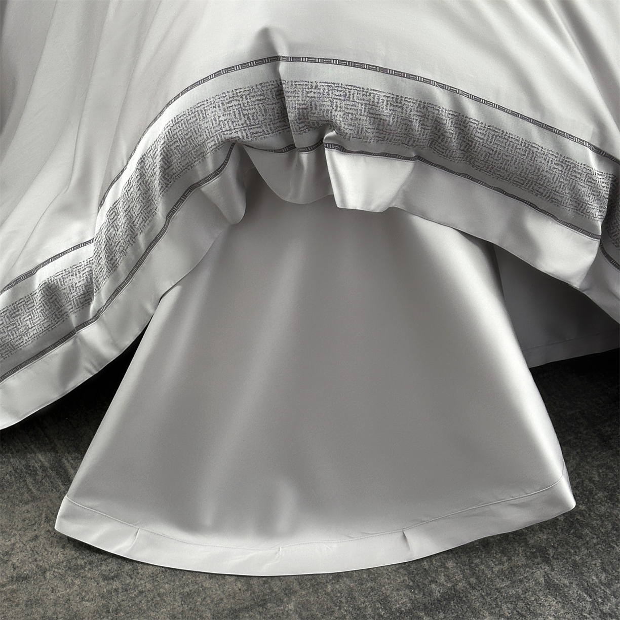 91家纺网 家纺一手货源 找家纺 朵希曼 2026新款天丝棉绣花工艺款四件套-臻雅（券后不低于349元 ） 臻雅 --深雅灰