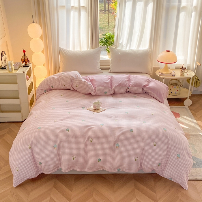 91家纺网 家纺一手货源 找家纺 朵安家纺 2026春夏新款12868全棉纯棉斜纹印花四件套 蘑菇童话