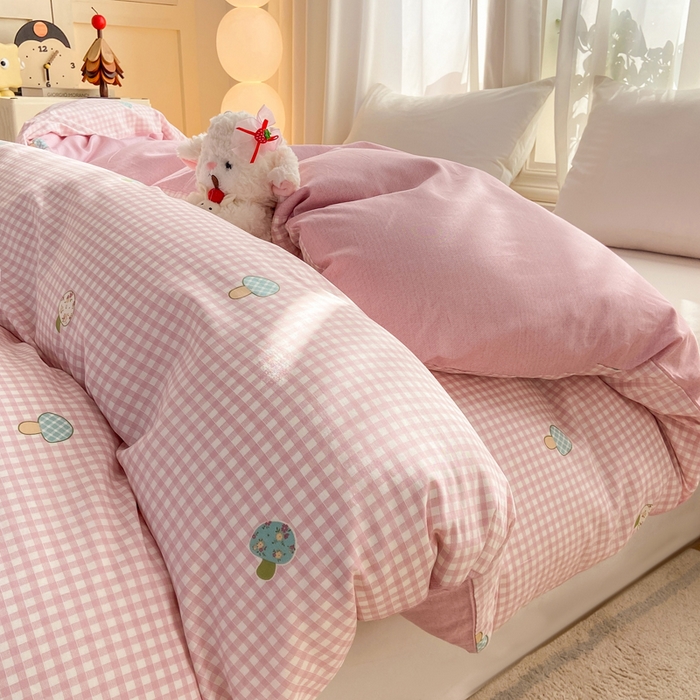 91家纺网 家纺一手货源 找家纺 朵安家纺 2026春夏新款12868全棉纯棉斜纹印花四件套 蘑菇童话