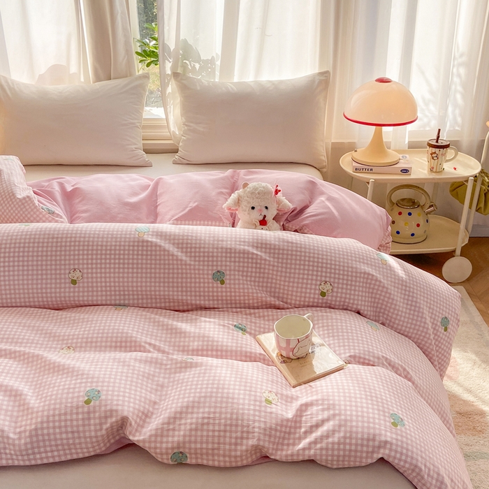 91家纺网 家纺一手货源 找家纺 朵安家纺 2026春夏新款12868全棉纯棉斜纹印花四件套 蘑菇童话