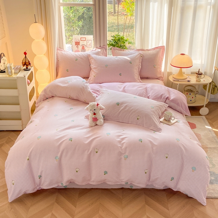 91家纺网 家纺一手货源 找家纺 朵安家纺 2026春夏新款12868全棉纯棉斜纹印花四件套 蘑菇童话