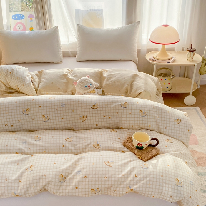 91家纺网 家纺一手货源 找家纺 朵安家纺 2026春夏新款12868全棉纯棉斜纹印花四件套 星园木马