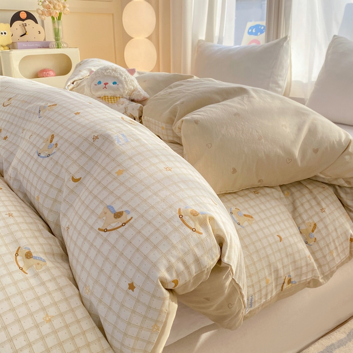 91家纺网 家纺一手货源 找家纺 朵安家纺 2026春夏新款12868全棉纯棉斜纹印花四件套 星园木马