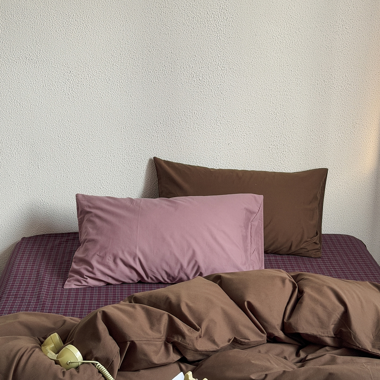 91家纺网 家纺一手货源 找家纺 蜜宿 2026新款全棉40s水洗棉四件套-生巧紫酱 生巧紫酱（枕套胭脂紫+格纹）