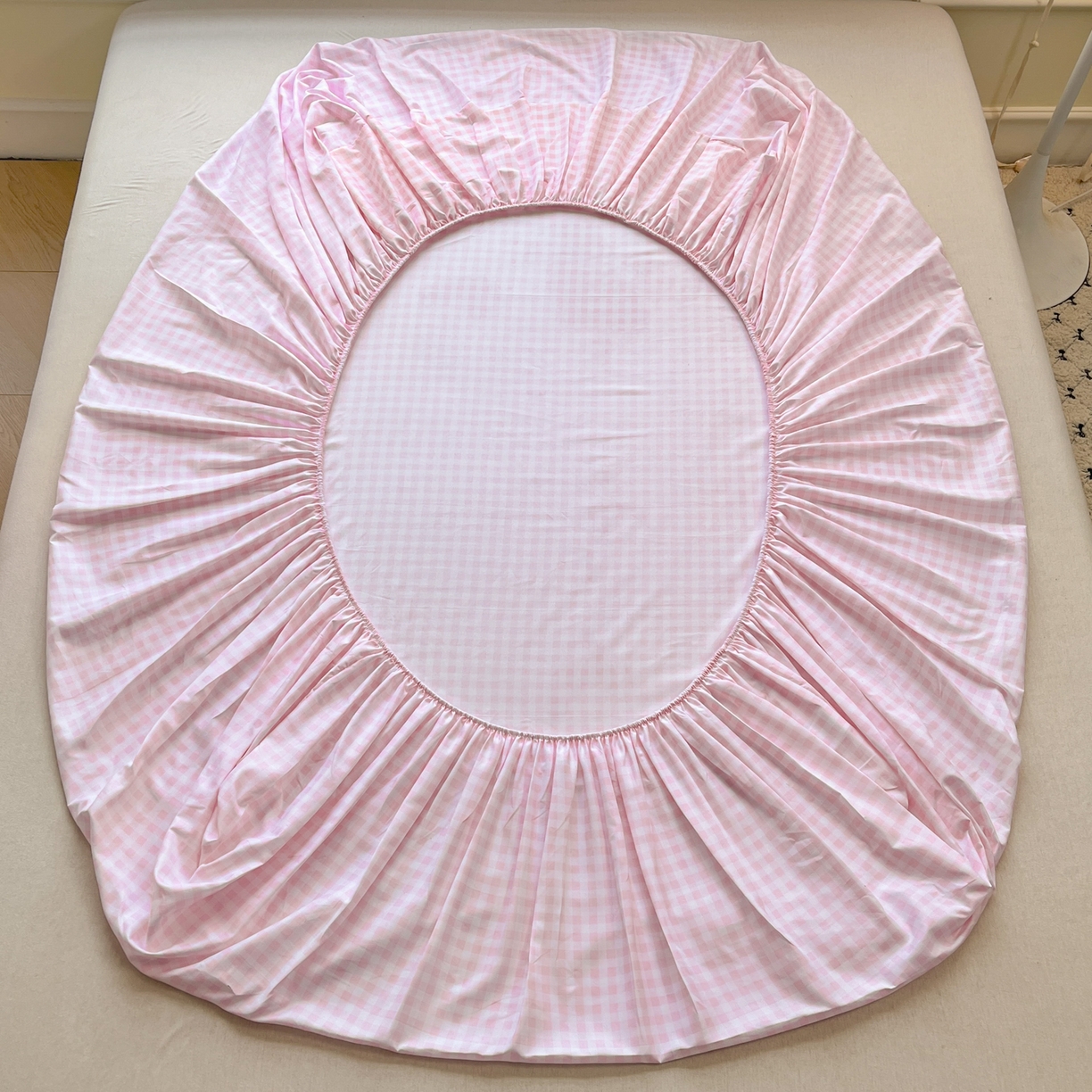 91家纺网 家纺一手货源 找家纺 赫然家纺 2026新款芦荟棉单品床笠系列 浅粉格