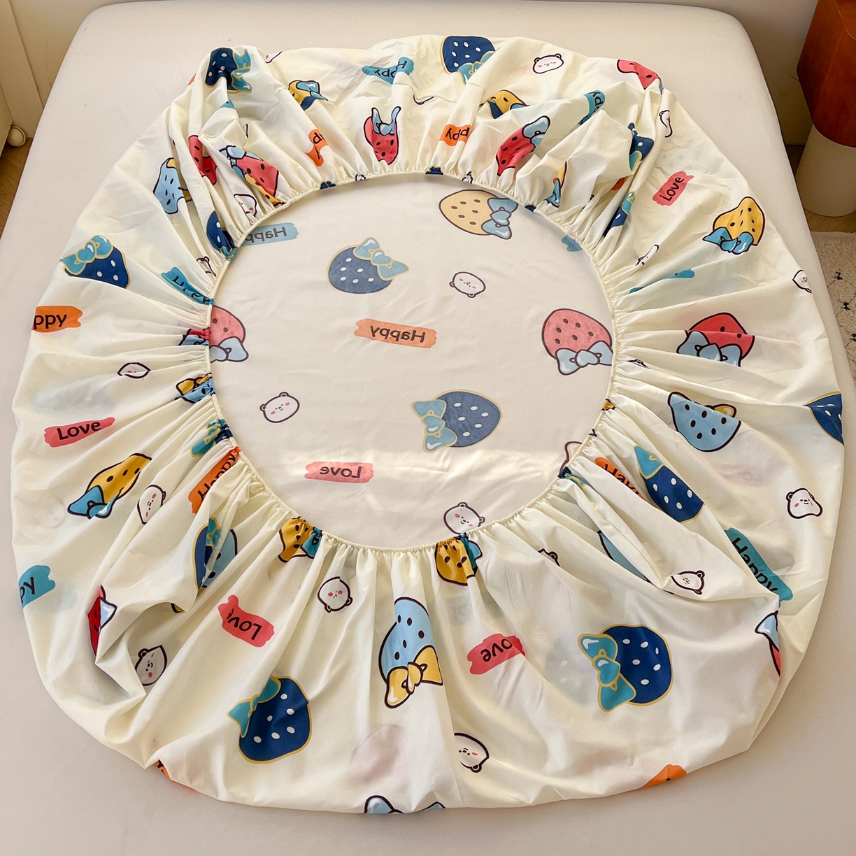 91家纺网 家纺一手货源 找家纺 赫然家纺 2026新款芦荟棉单品床笠系列 草莓乐园