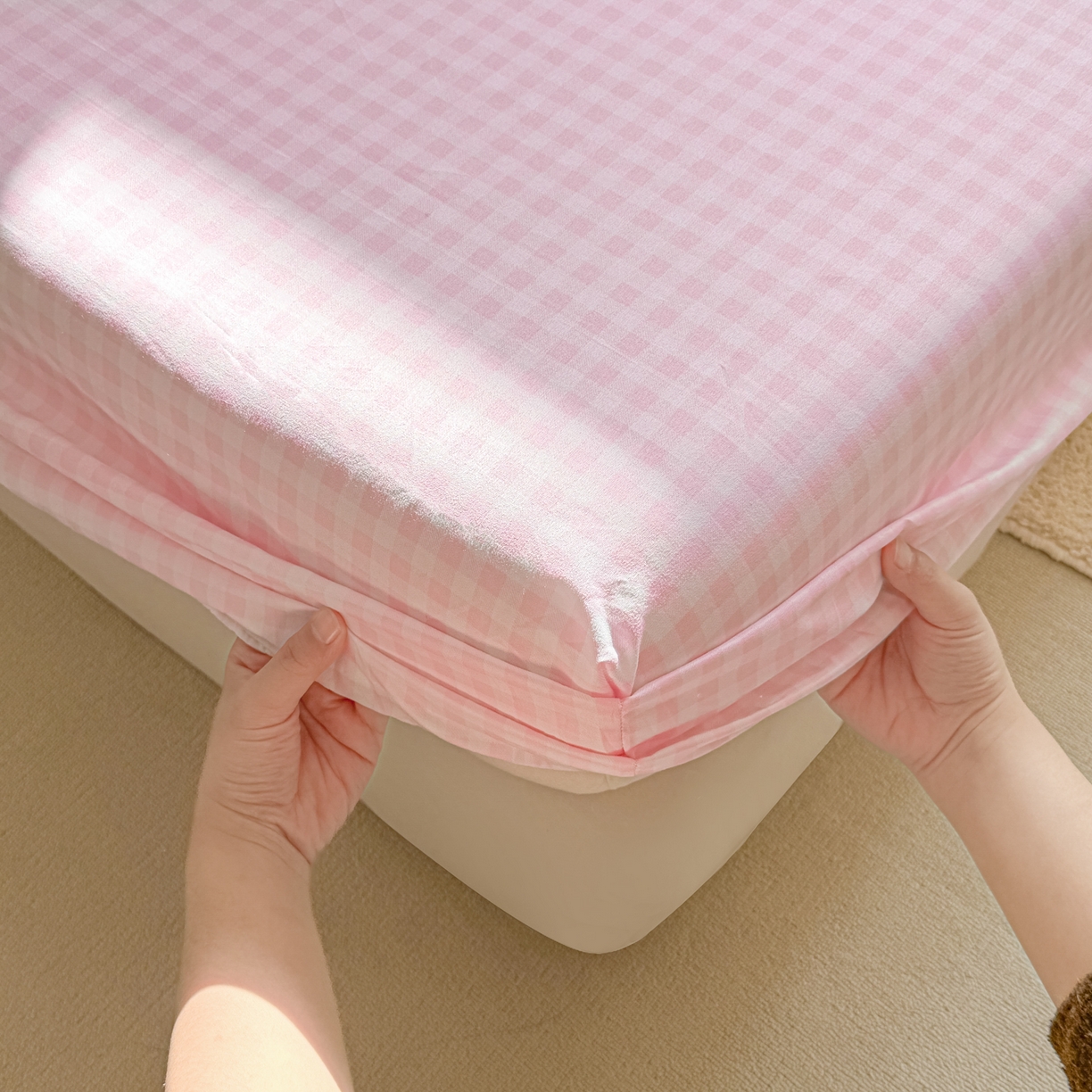 91家纺网 家纺一手货源 找家纺 赫然家纺 2026新款芦荟棉床笠三件套（床笠+枕套） 浅粉格