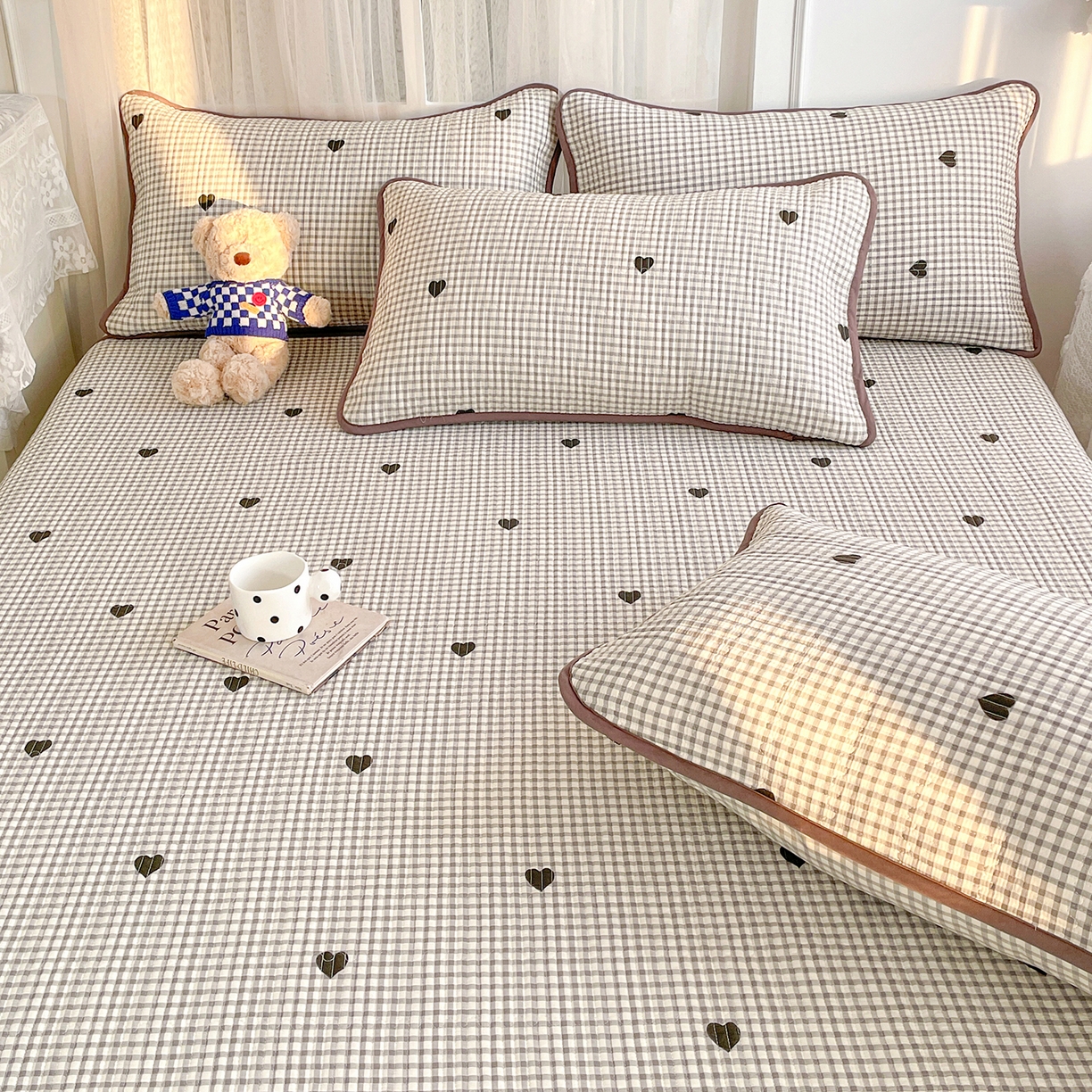 91家纺网 家纺一手货源 找家纺 金丝兔 2026春夏新品全棉床盖三件套纯棉砂洗床盖榻榻米炕盖加厚碎花床单 格子爱心