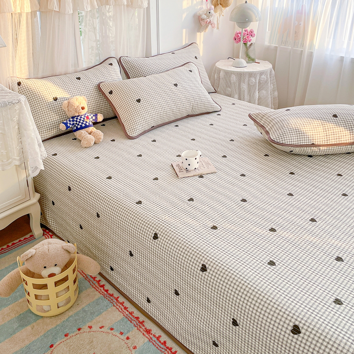 91家纺网 家纺一手货源 找家纺 金丝兔 2026春夏新品全棉床盖三件套纯棉砂洗床盖榻榻米炕盖加厚碎花床单 格子爱心