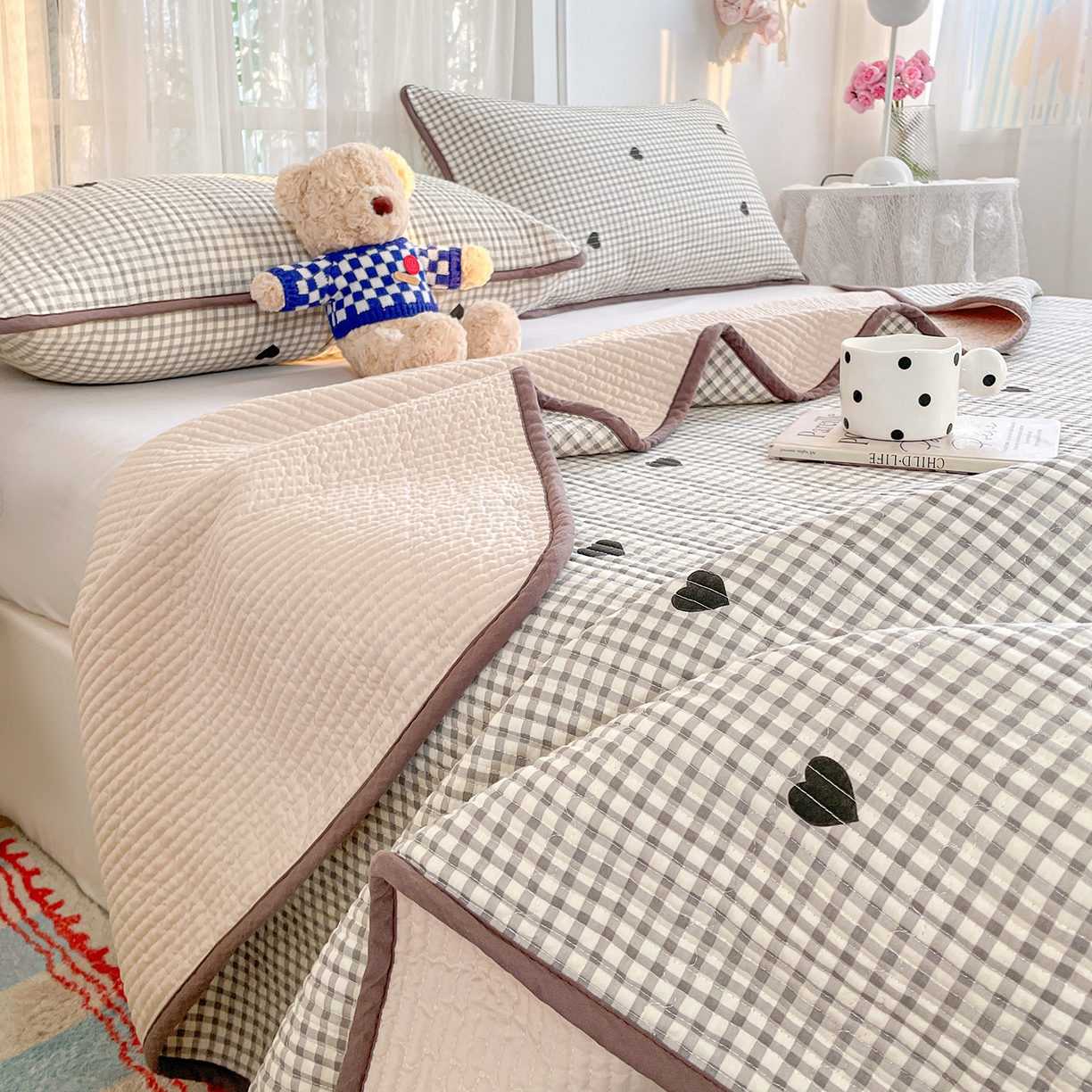 91家纺网 家纺一手货源 找家纺 金丝兔 2026春夏新品全棉床盖三件套纯棉砂洗床盖榻榻米炕盖加厚碎花床单 格子爱心