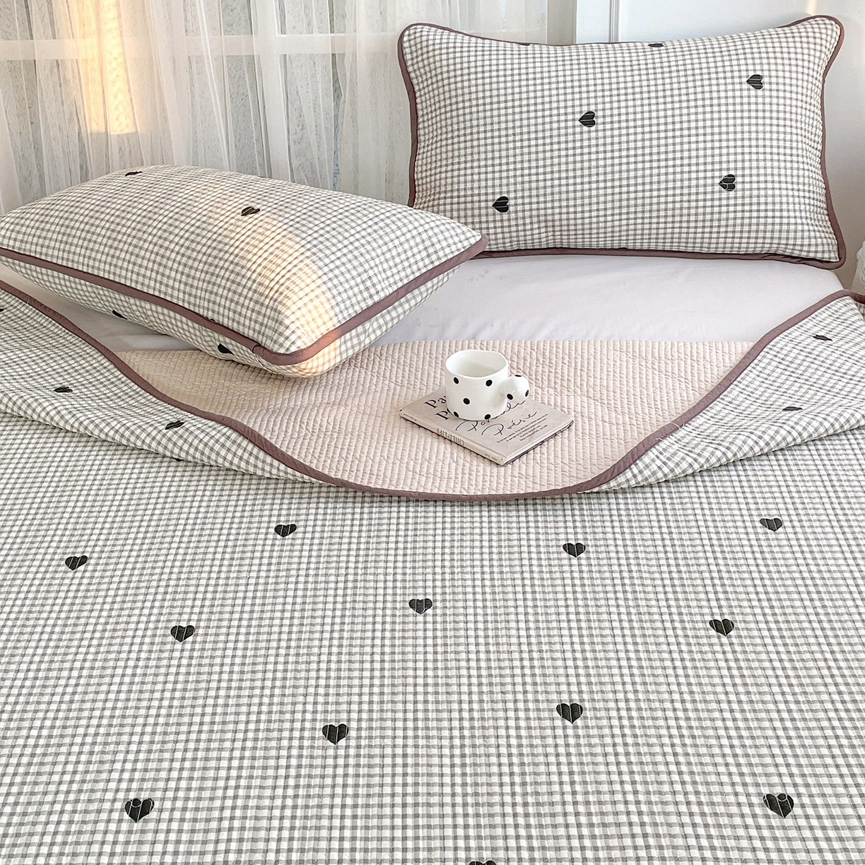 91家纺网 家纺一手货源 找家纺 金丝兔 2026春夏新品全棉床盖三件套纯棉砂洗床盖榻榻米炕盖加厚碎花床单 格子爱心