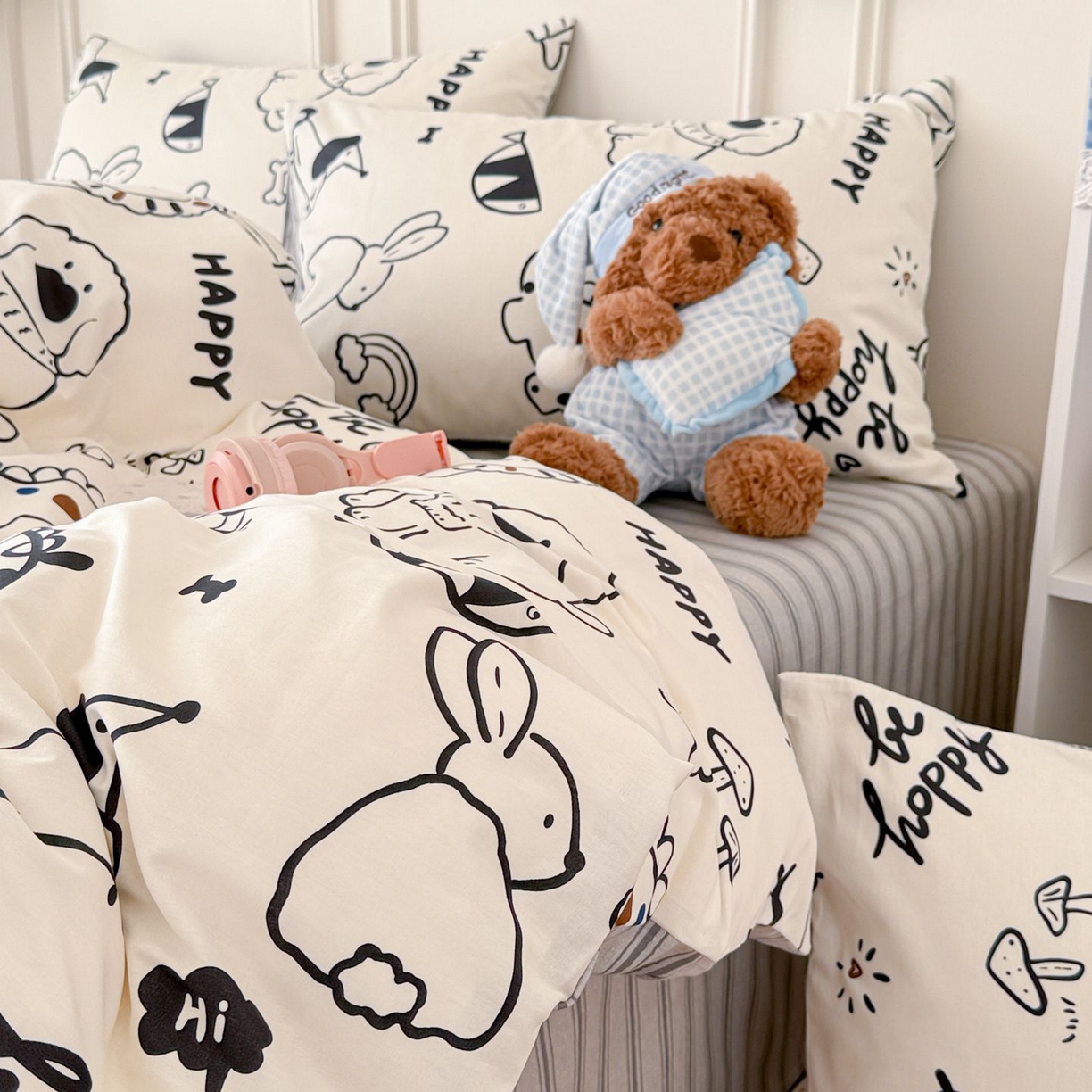 91家纺网 家纺一手货源 找家纺 女子家纺 2026新款全棉12868卡通印花四件套大耳朵兔兔系列 黑白动物集
